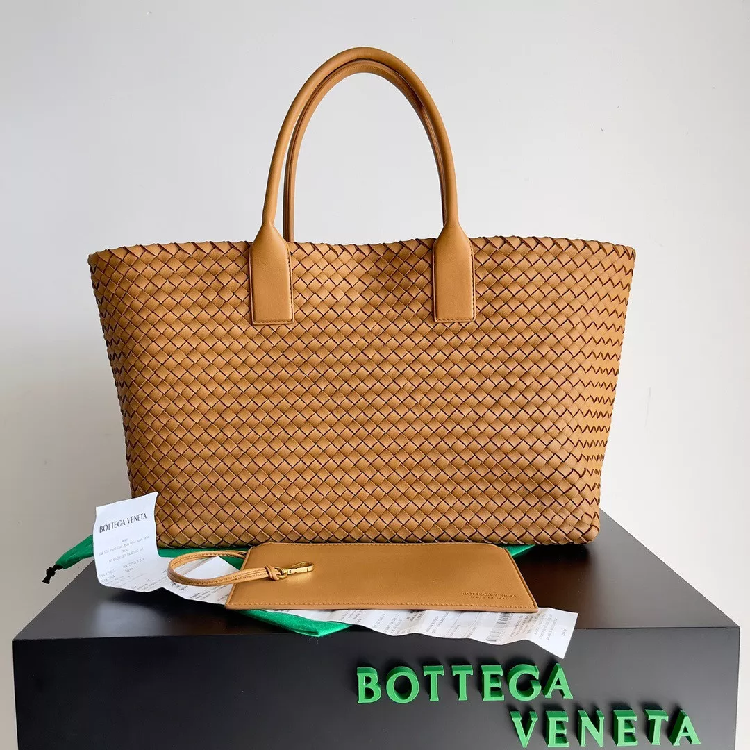 Cheap BOTTEGA VENETA MEDIUM ANDIAMO 0121