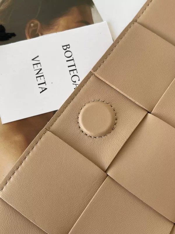 Affordable BOTTEGA VENETA CASSETTE 0121