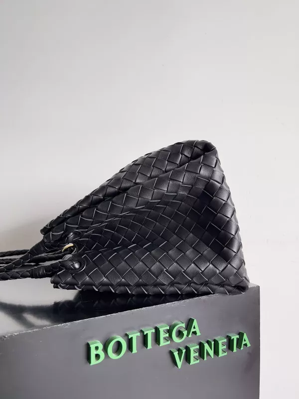 Affordable Bottega Veneta Andiamo Parachute Large shoulder bag 0121