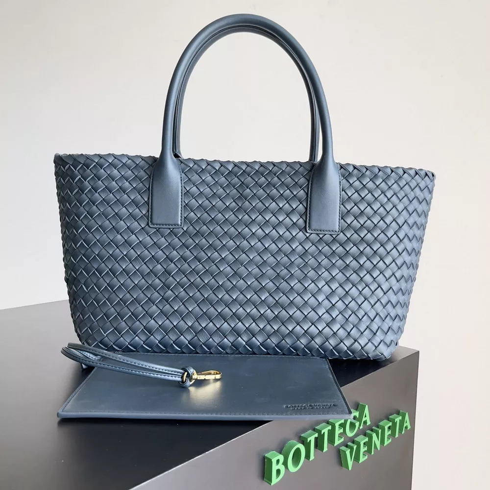 Cheap BOTTEGA VENETA MEDIUM ANDIAMO 0121